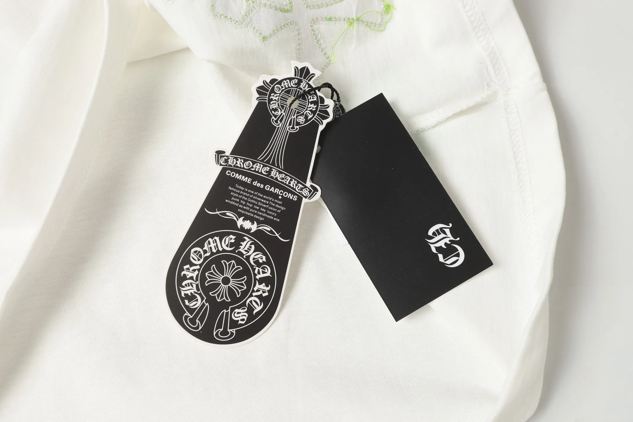 P170 Chrome Hearts CH Chrome Hearts leather cross short-sleeved T-shirt Uses direct injection imported machine printing Hardware and accessories are all milled and customized Correctly configured Black 2025 Chrome Hearts authentic packaging 280 grams of custom-dyed double-yarn cotton Large version Loose and stylish Different from lower versions The slim and long version The upper body pulls the hips 100% commitment: top quality Do not make fast food The highest version on the market Top quality - different from the ordinary versions in the market If you care about quality You must also respect the price. Absolutely zero after-sales service. The return rate so far is 0. It’s hard not to love the style. - 280g double yarn cotton custom-dyed fabric. - Correct high-density main mark. Washed tag. Hand-sewn.